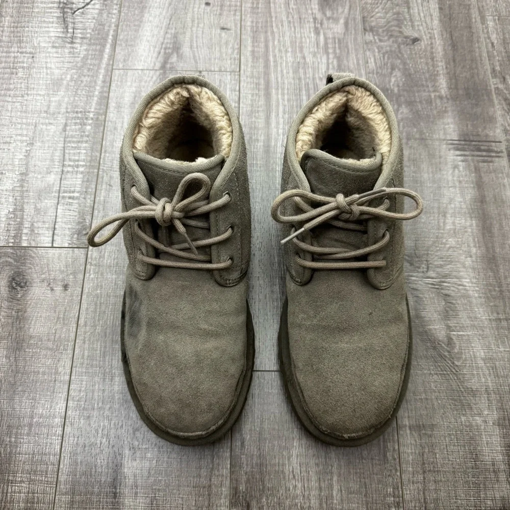 Ugg Neumel Chukka Gray Suede Sheepskin Boots Size 10